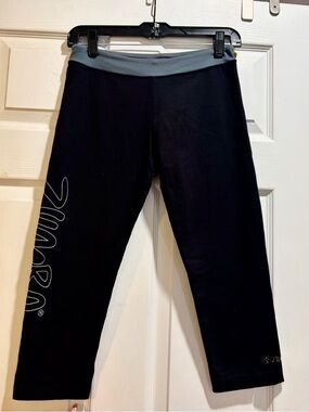 Zumba Fitness Black cropped Leggings size SM with Gray Waistband, gently used